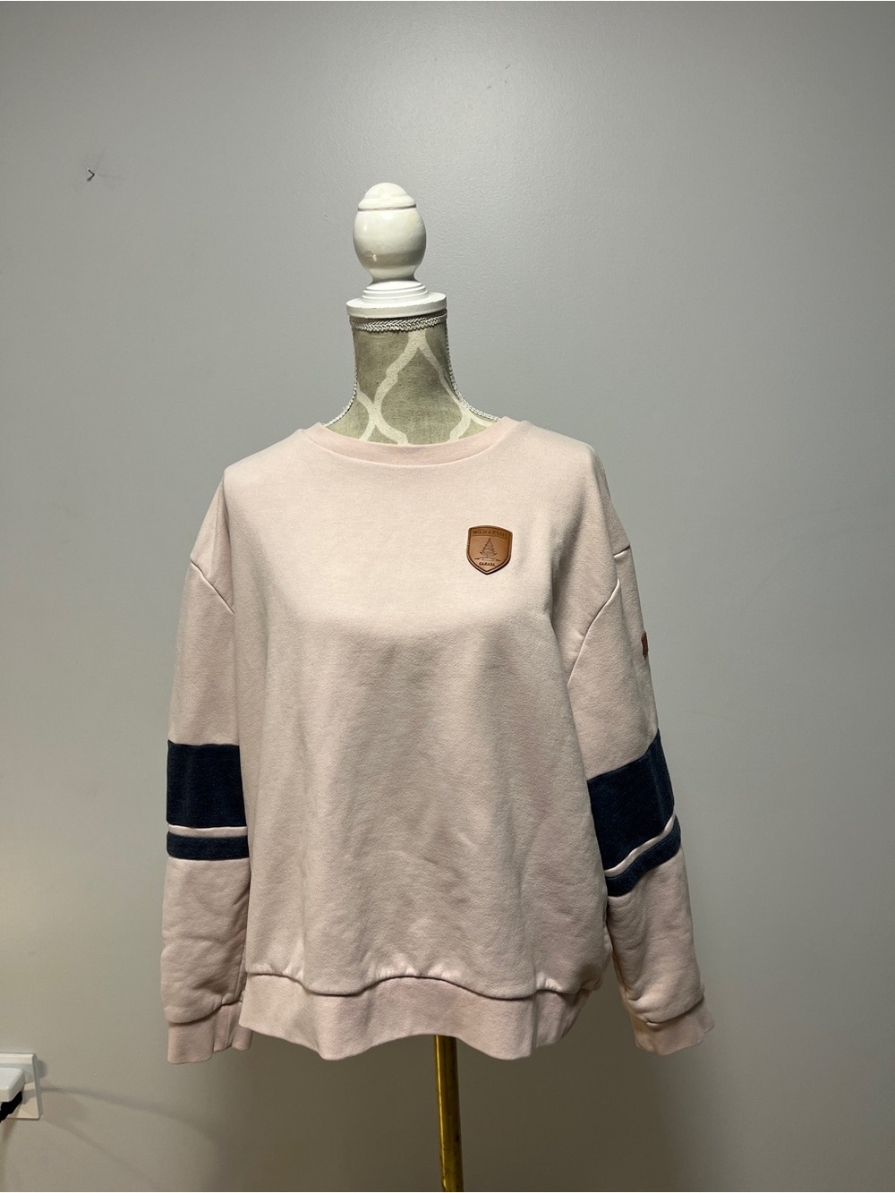 Wanakome crew neck sweater size XL pink/blue